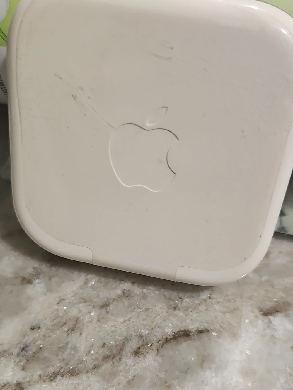 White Apple Wired Earbuds with Inline Remote
